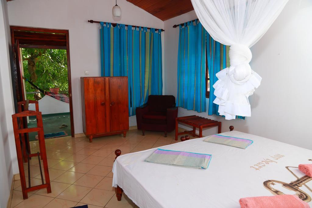 Bed and Breakfast Panorama Rock Cafe à Tangalle Chambre photo
