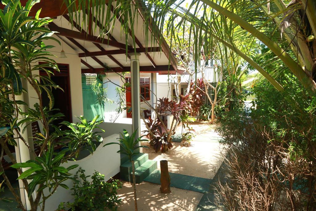 Bed and Breakfast Panorama Rock Cafe à Tangalle Extérieur photo