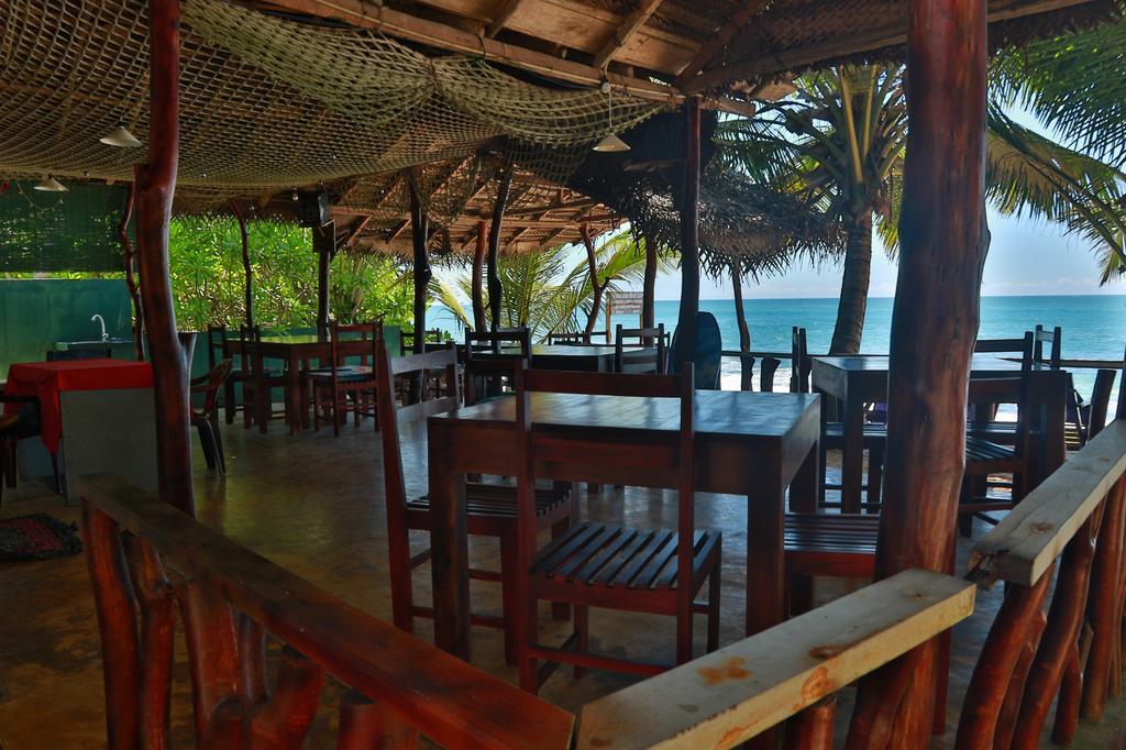 Bed and Breakfast Panorama Rock Cafe à Tangalle Extérieur photo