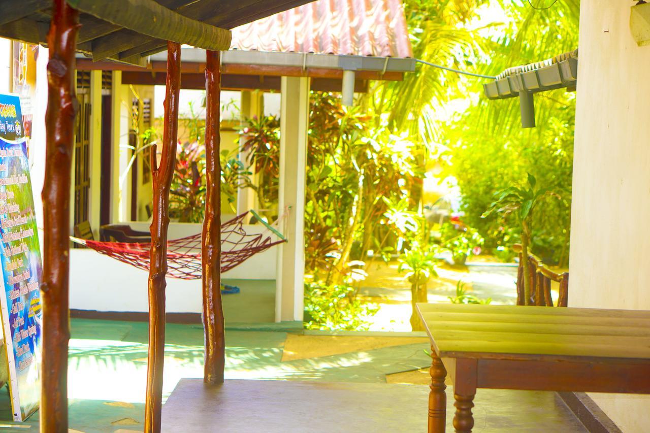 Bed and Breakfast Panorama Rock Cafe à Tangalle Extérieur photo
