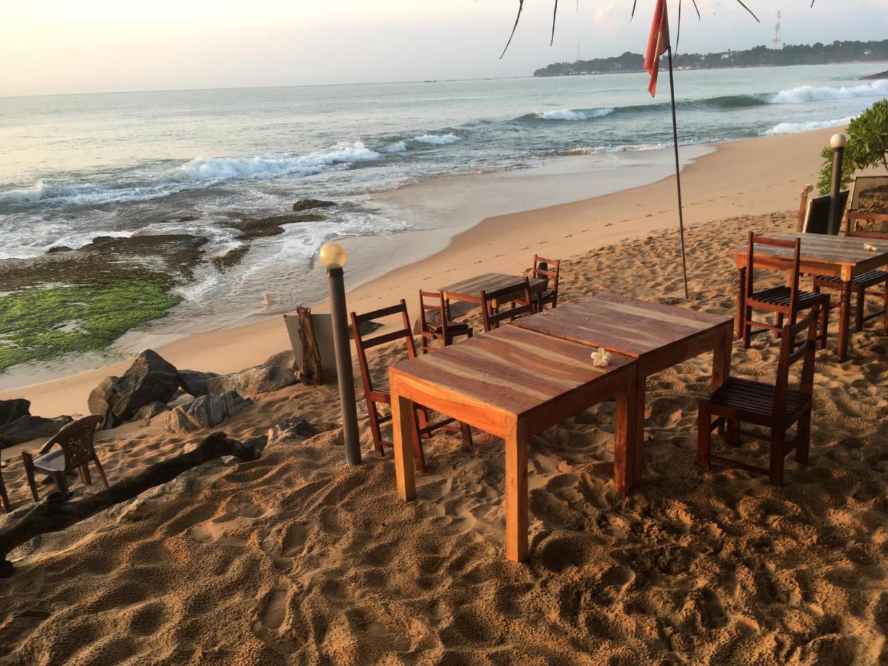 Bed and Breakfast Panorama Rock Cafe à Tangalle Extérieur photo